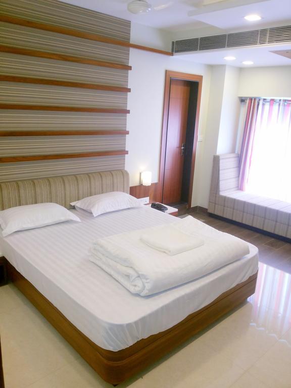 Hotel Sangat Plaza Bhopal Buitenkant foto