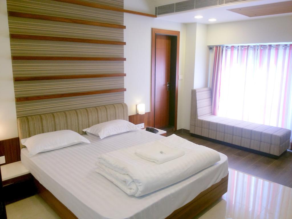 Hotel Sangat Plaza Bhopal Buitenkant foto