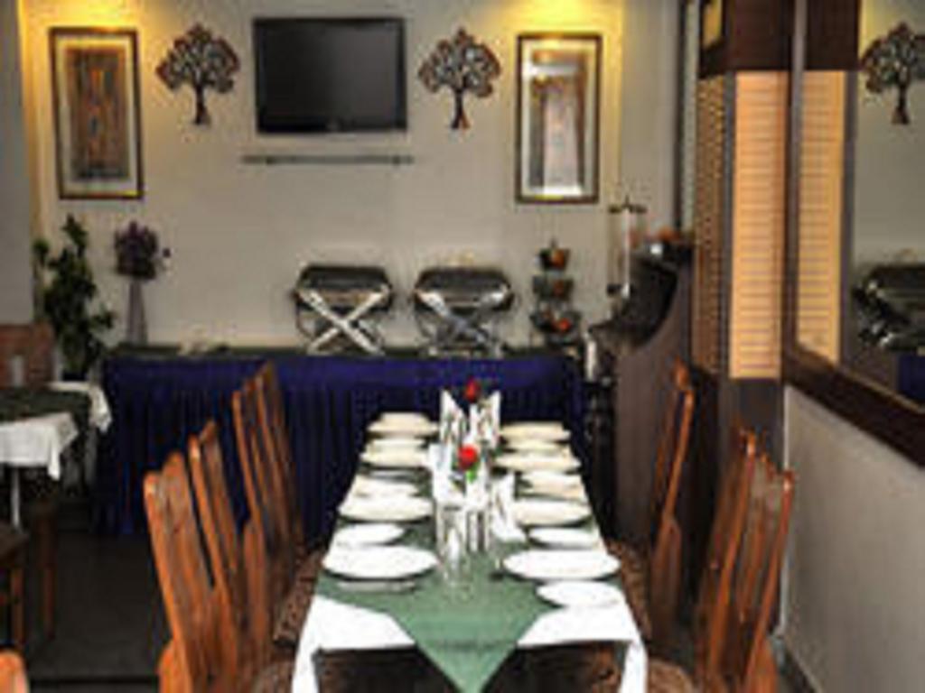 Hotel Sangat Plaza Bhopal Buitenkant foto