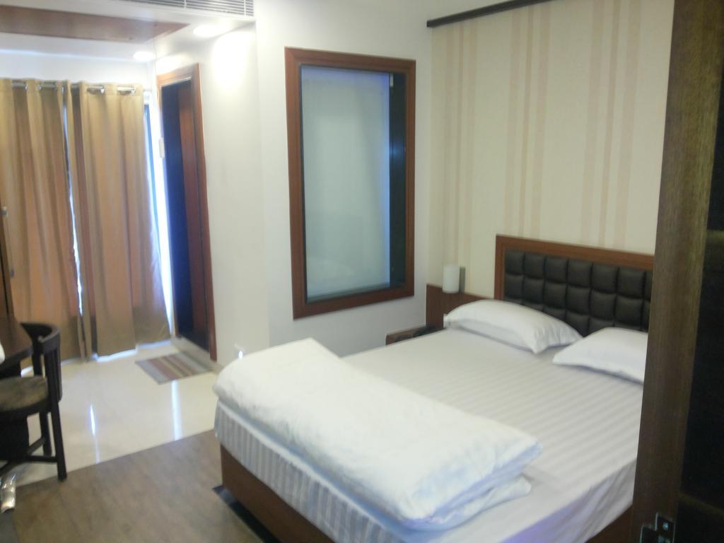 Hotel Sangat Plaza Bhopal Buitenkant foto