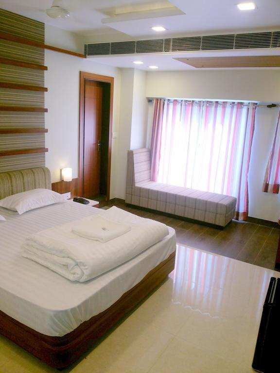 Hotel Sangat Plaza Bhopal Kamer foto