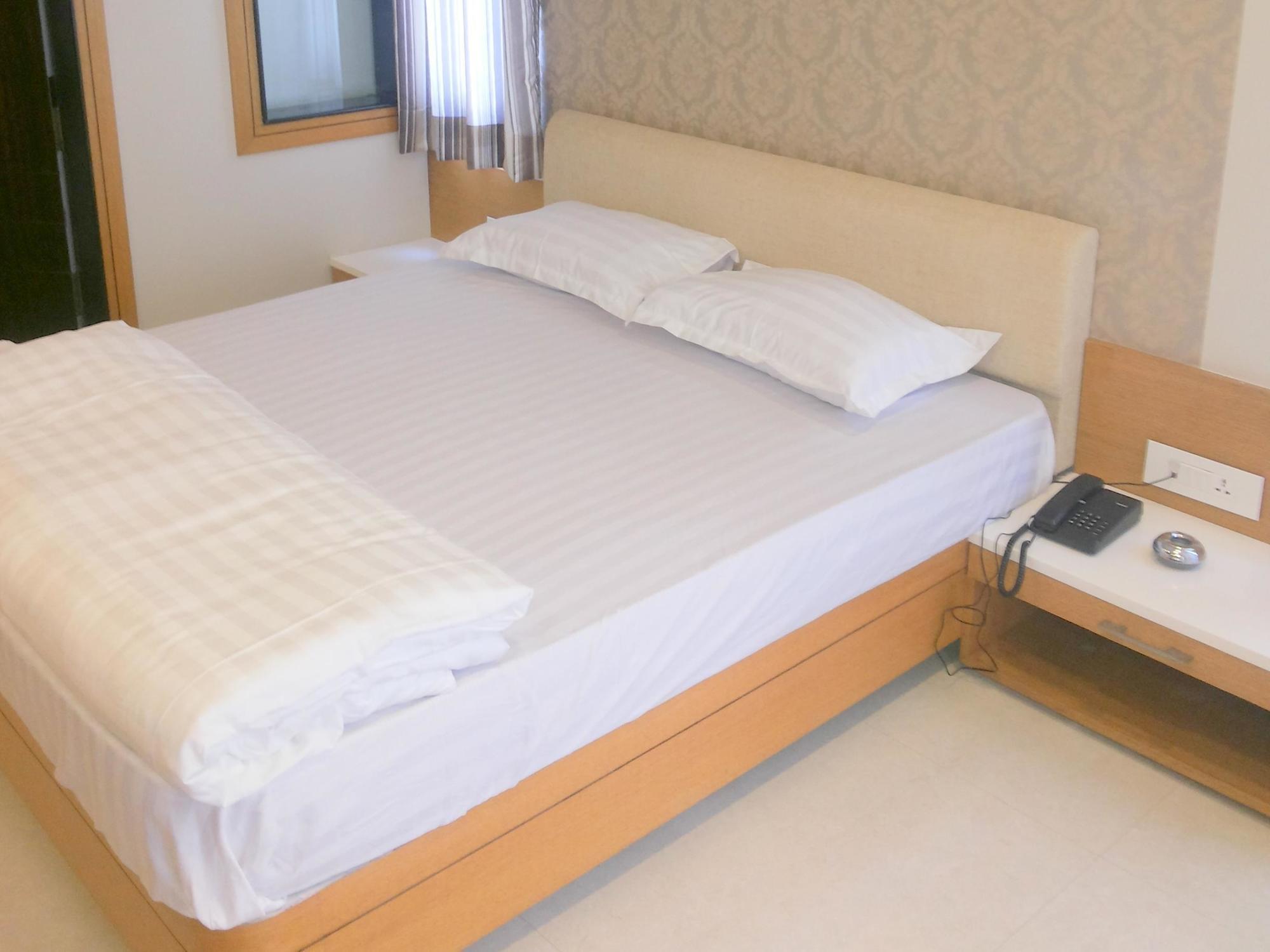Hotel Sangat Plaza Bhopal Buitenkant foto